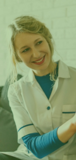 Une infirmière souriante